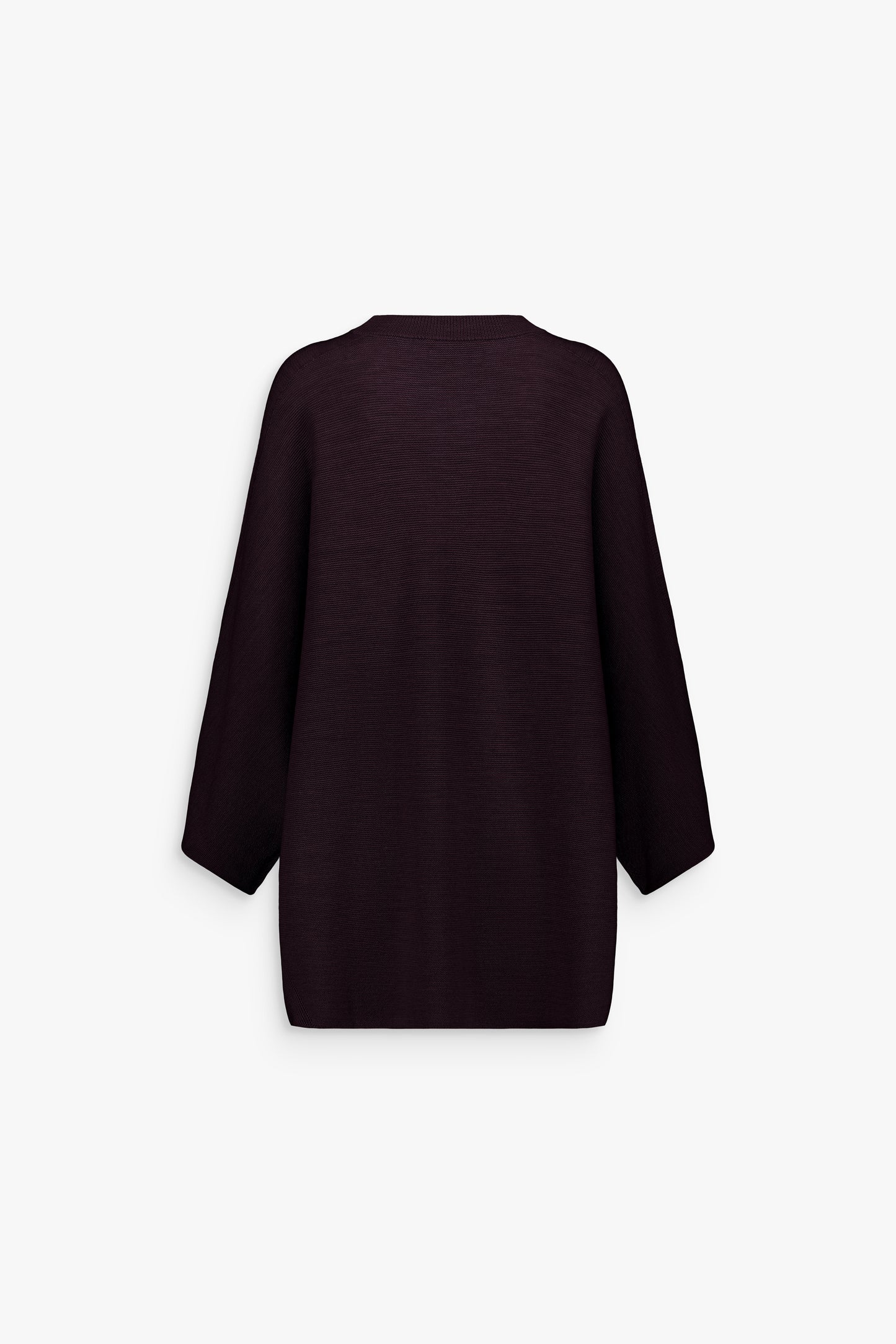 Pull grenat en laine, fluide et raffiné, facile à associer.