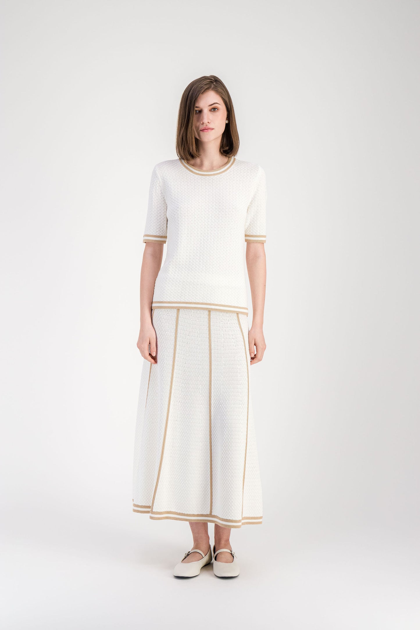 Top ajusté beige moyen à col rond