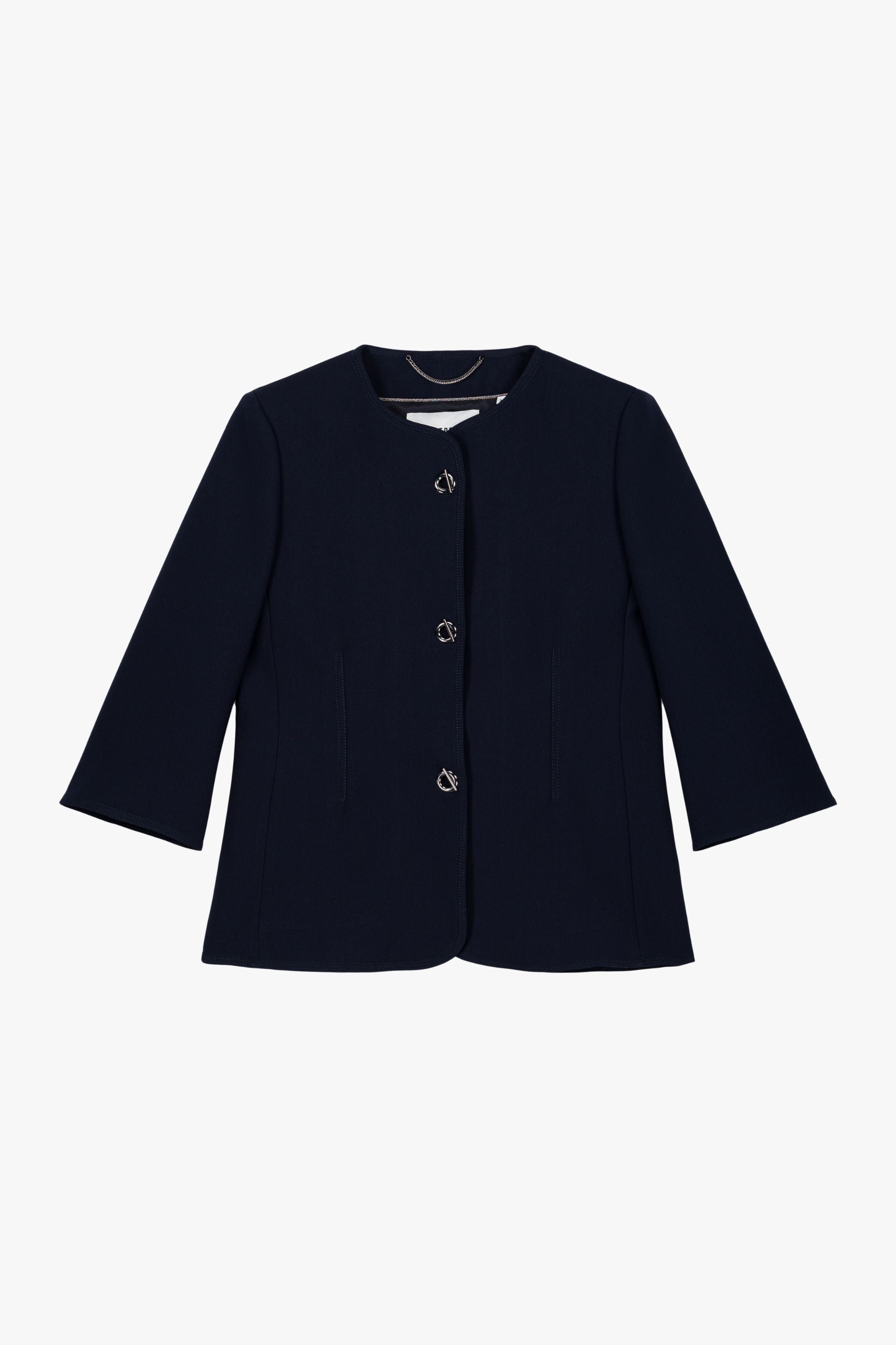 Veste bleu marine à manches 3/4 et boutons œillet métallisés. Une pièce aux lignes nettes et contemporaines.