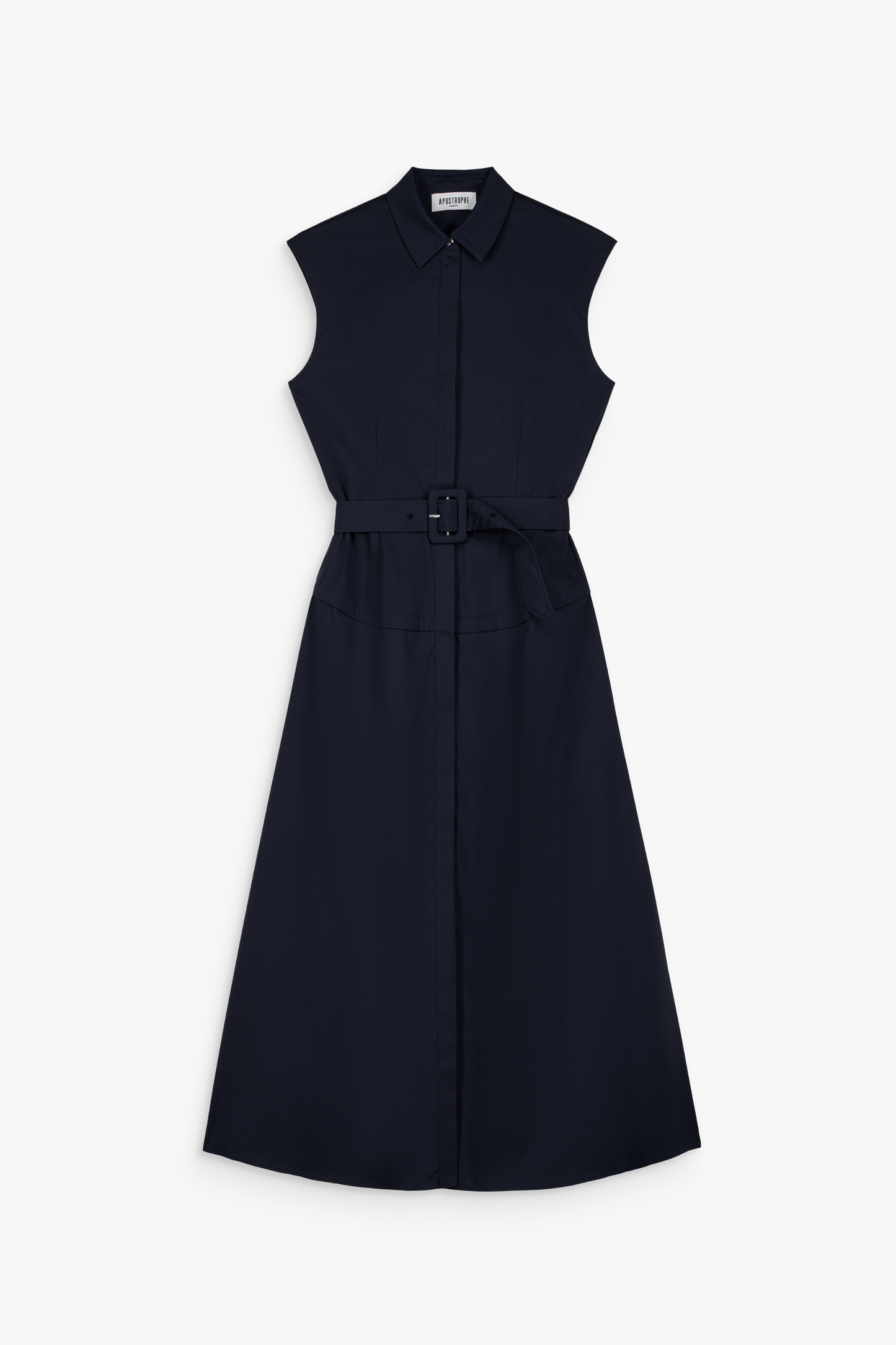 Robe midi sans manches en satin de coton fluide. Taille soulignée, plis subtils et teinte marine