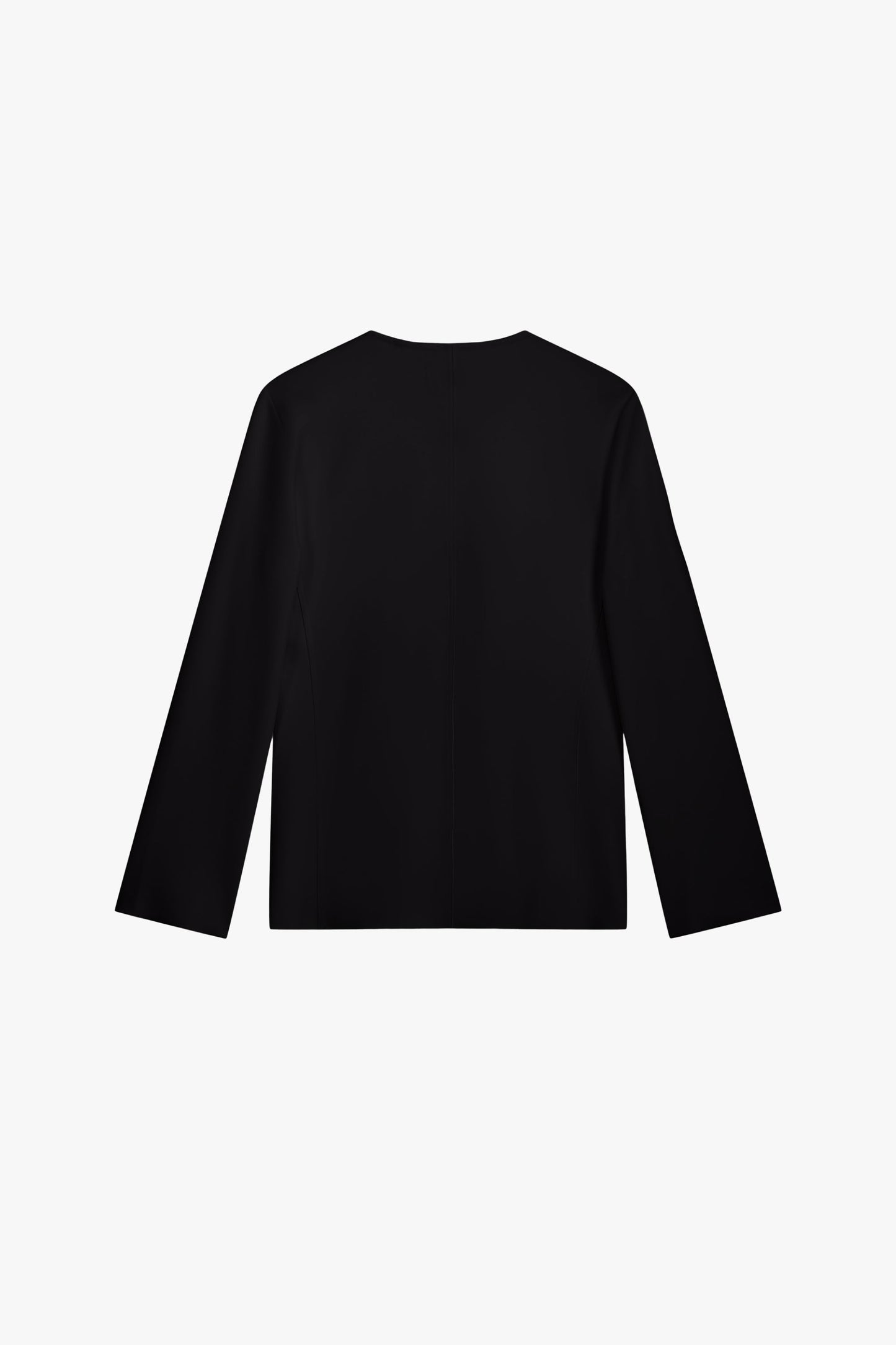 Cette tunique noire cintrée au design chemise avec une coupe flatteuse et ses détails raffinés 