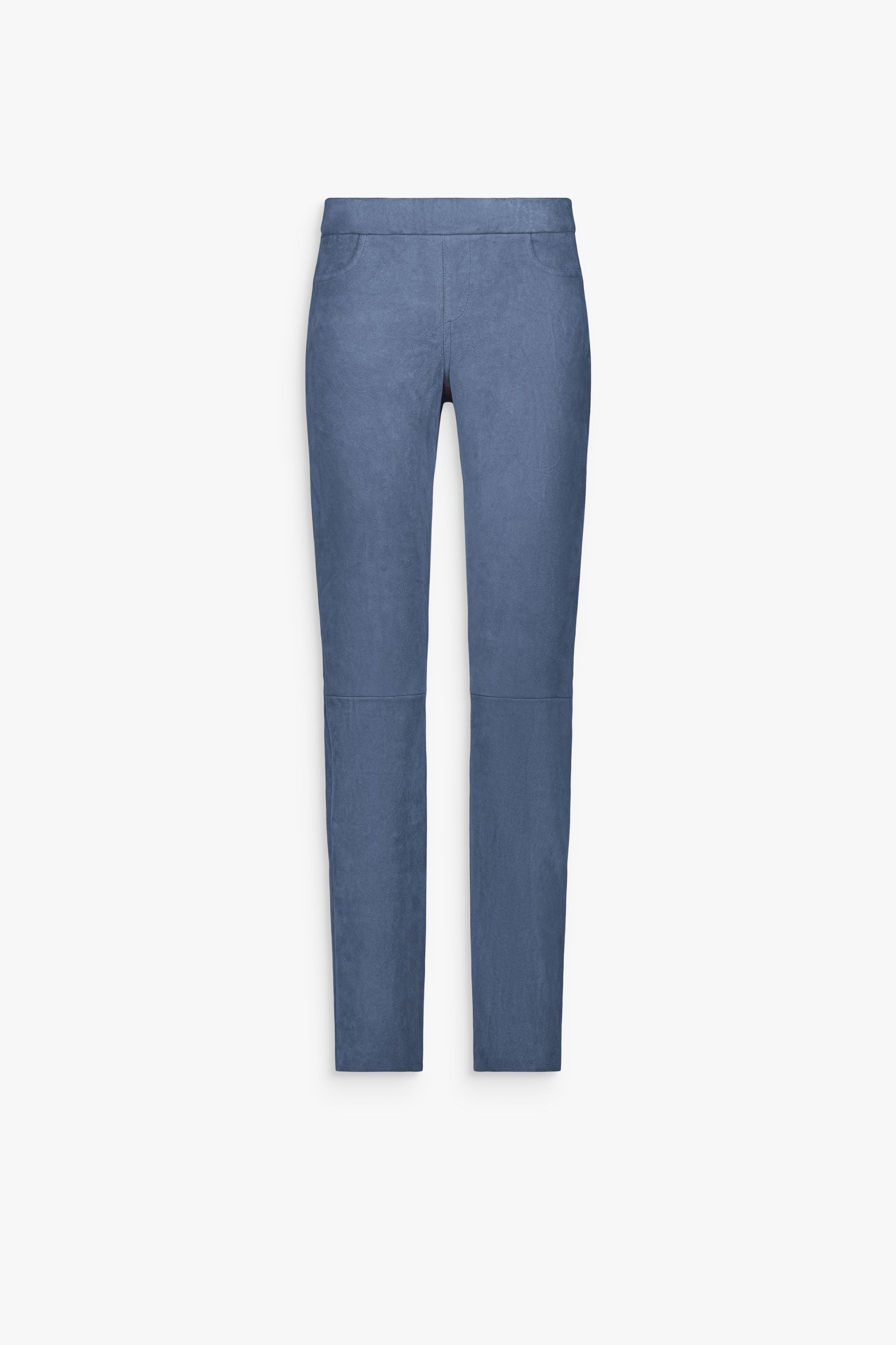 Pantalon ajusté en daim bleu denim au tombé structuré.