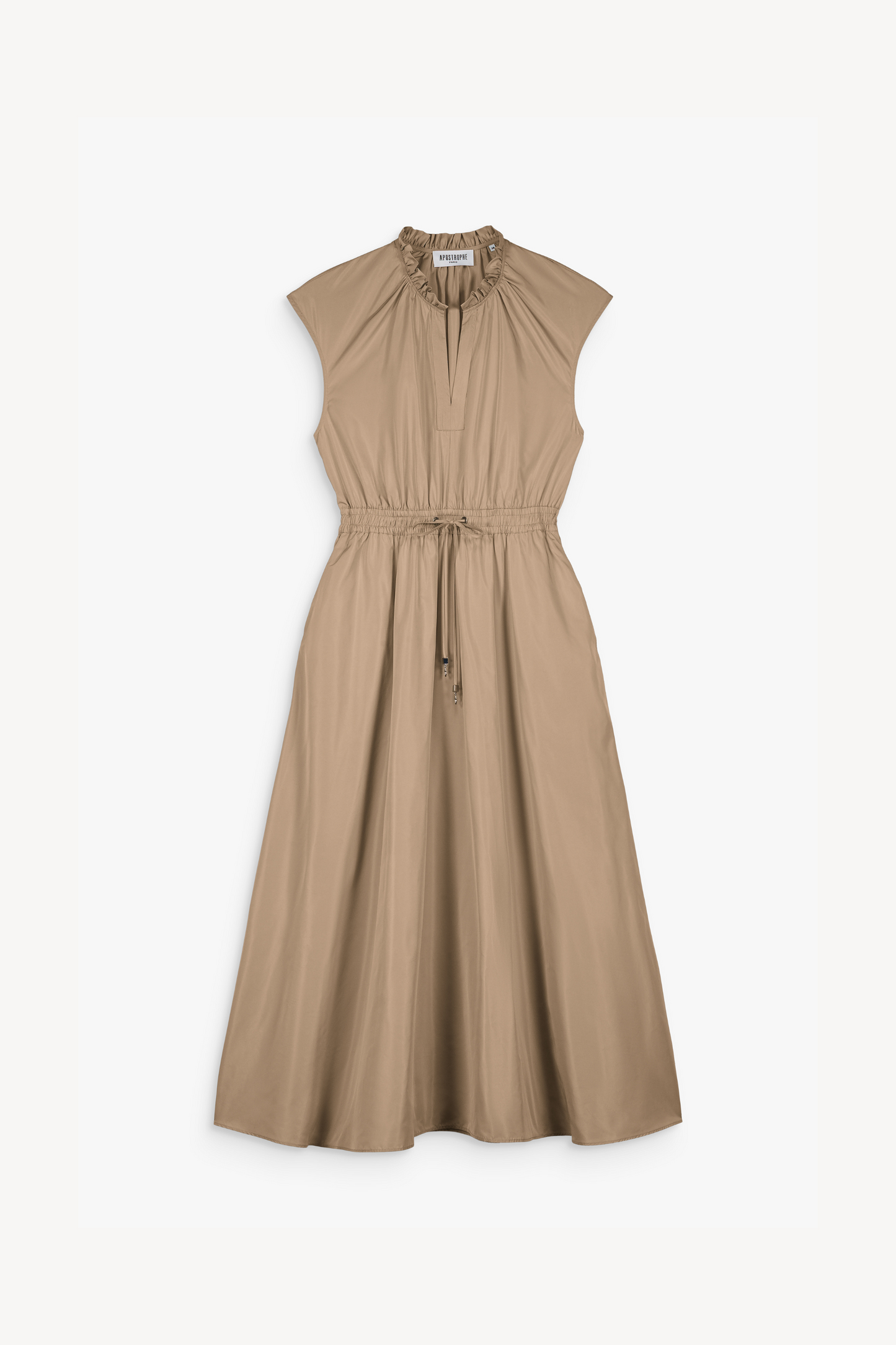 Robe midi parachute en beige, col mao à volant et taille ajustable.