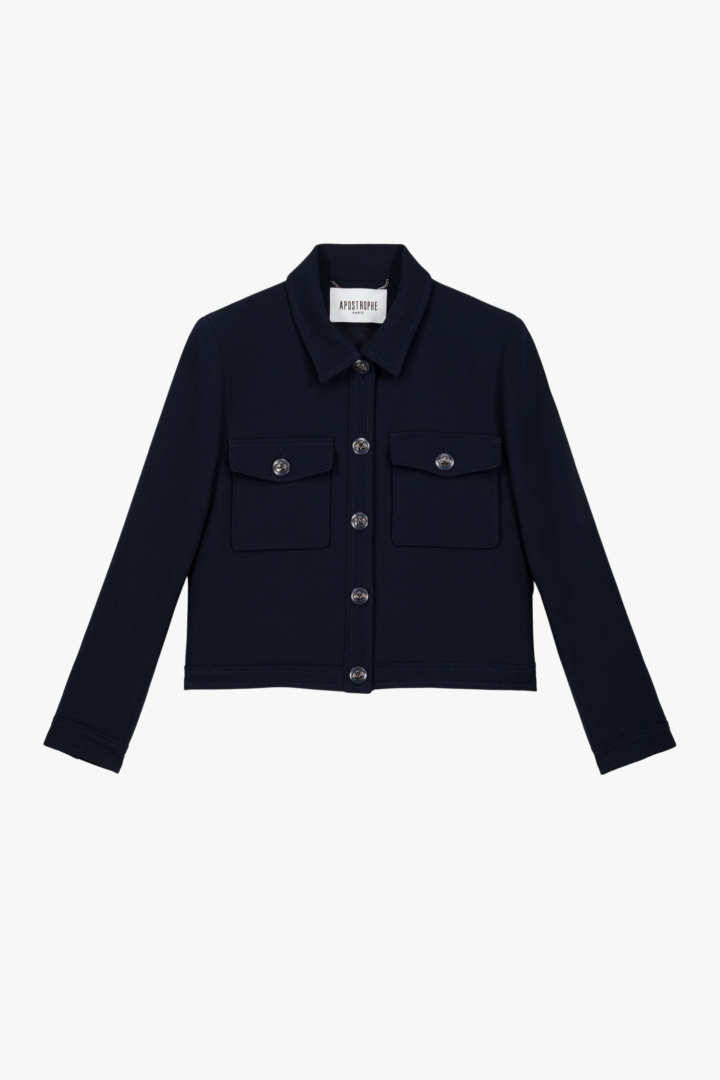 Veste marine à col chemise, rehaussée de poches plaquées et d'un bouton d'inspiration militaire.