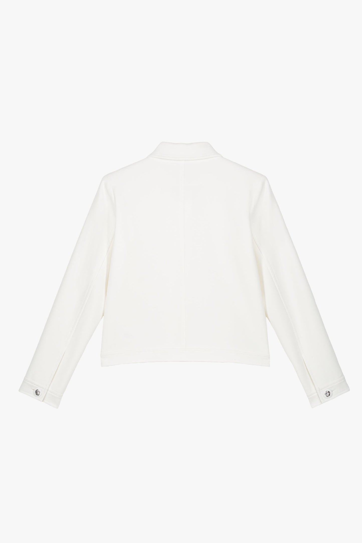 Veste blanc casse au col chemise, poches plaquées et bouton militaire.