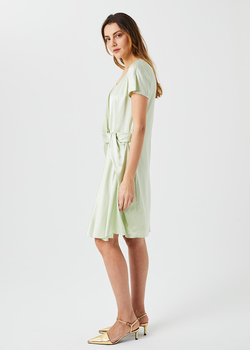 ROBE DRAPEE EN SATIN DE SOIE VERT