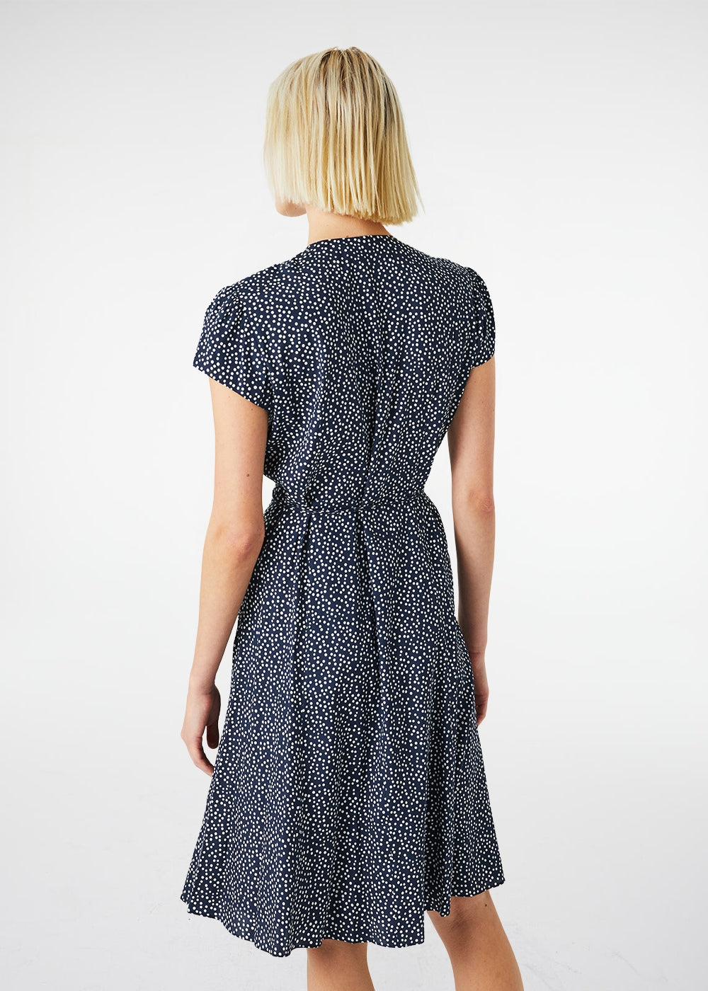 ROBE PORTEFEUILLE EN SOIE, MOTIFS POIS