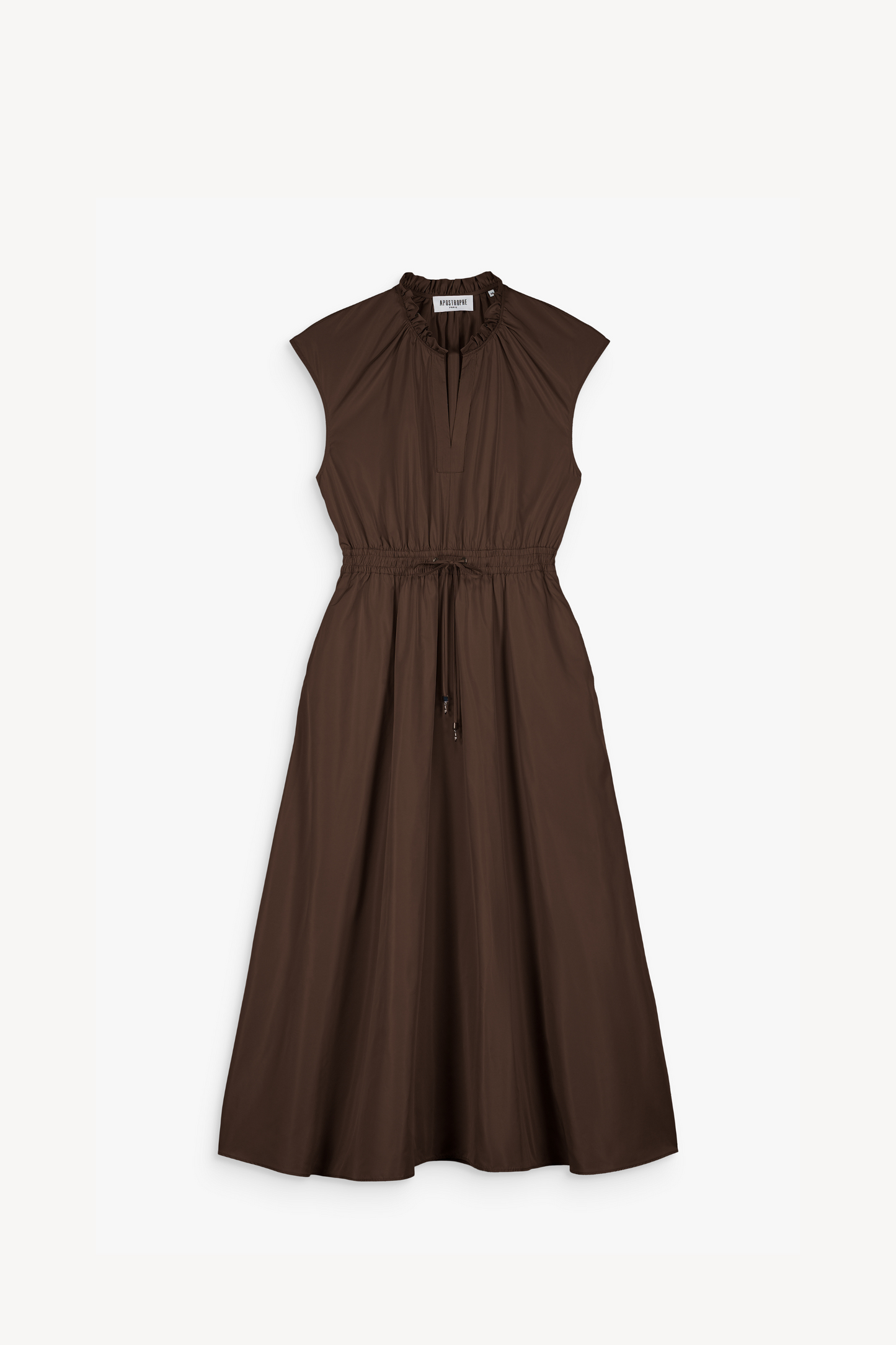 Robe midi parachute en marron foncé, col mao à volant et taille ajustable.