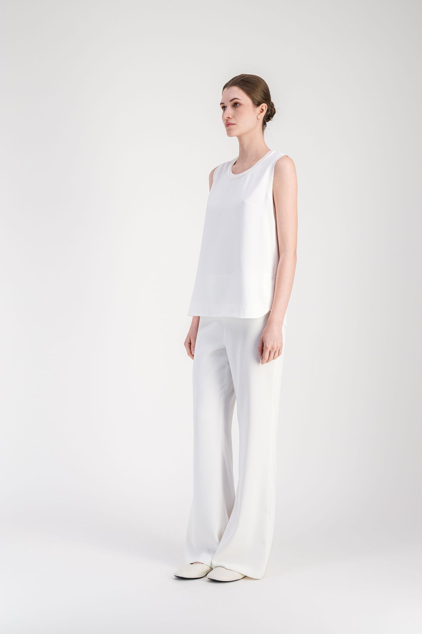 Top ample blanc cassé à col rond satiné