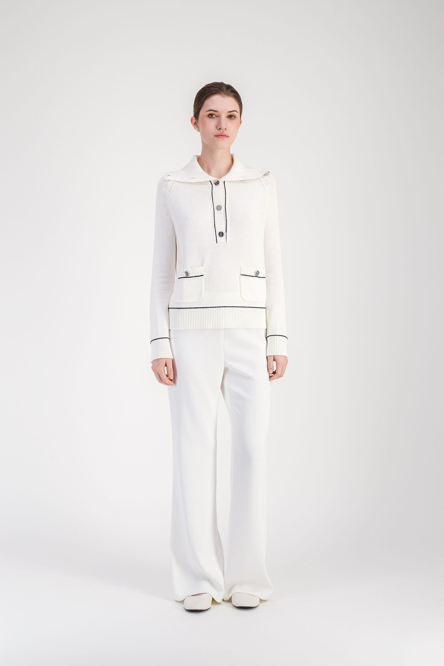 Pull droit marine à col montant