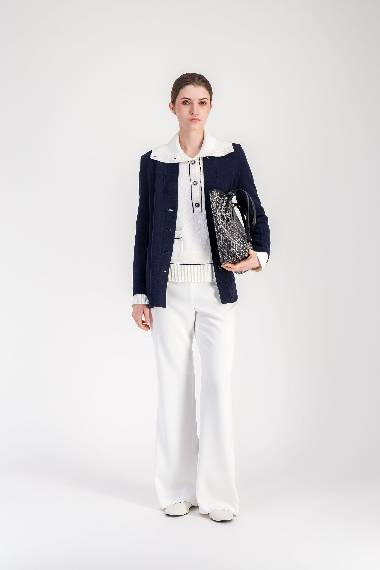 Pull droit marine à col montant