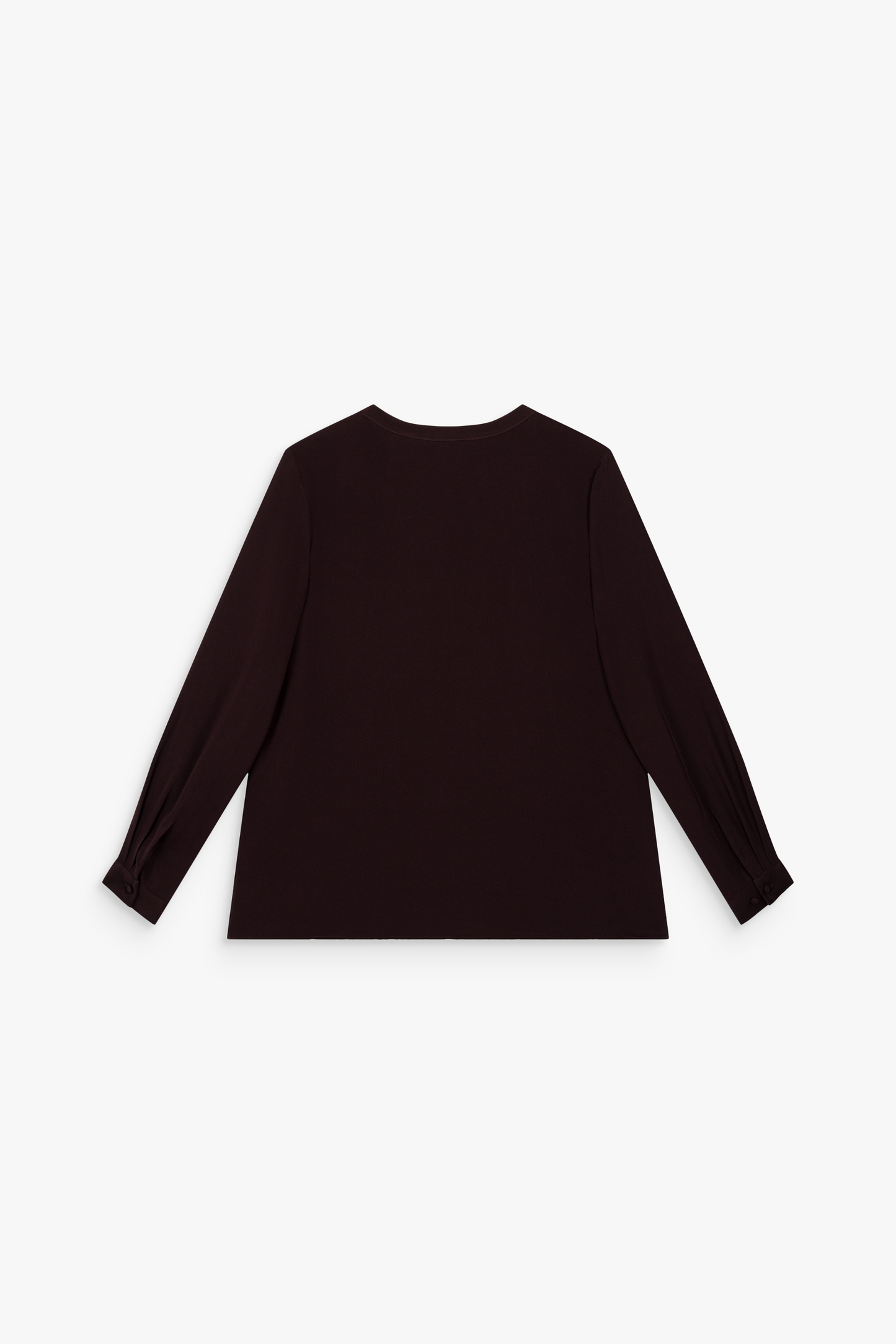 Blouse grenat en soie, élégante et légère pour un mouvement naturel.