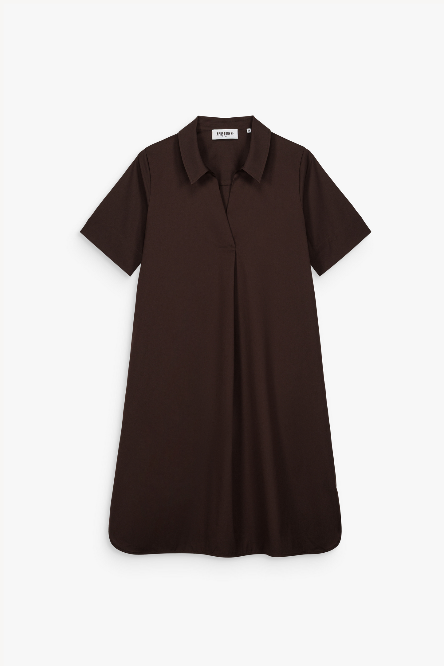 Robe midi en satin de coton ébène, col ouvert en V et plis fluides.