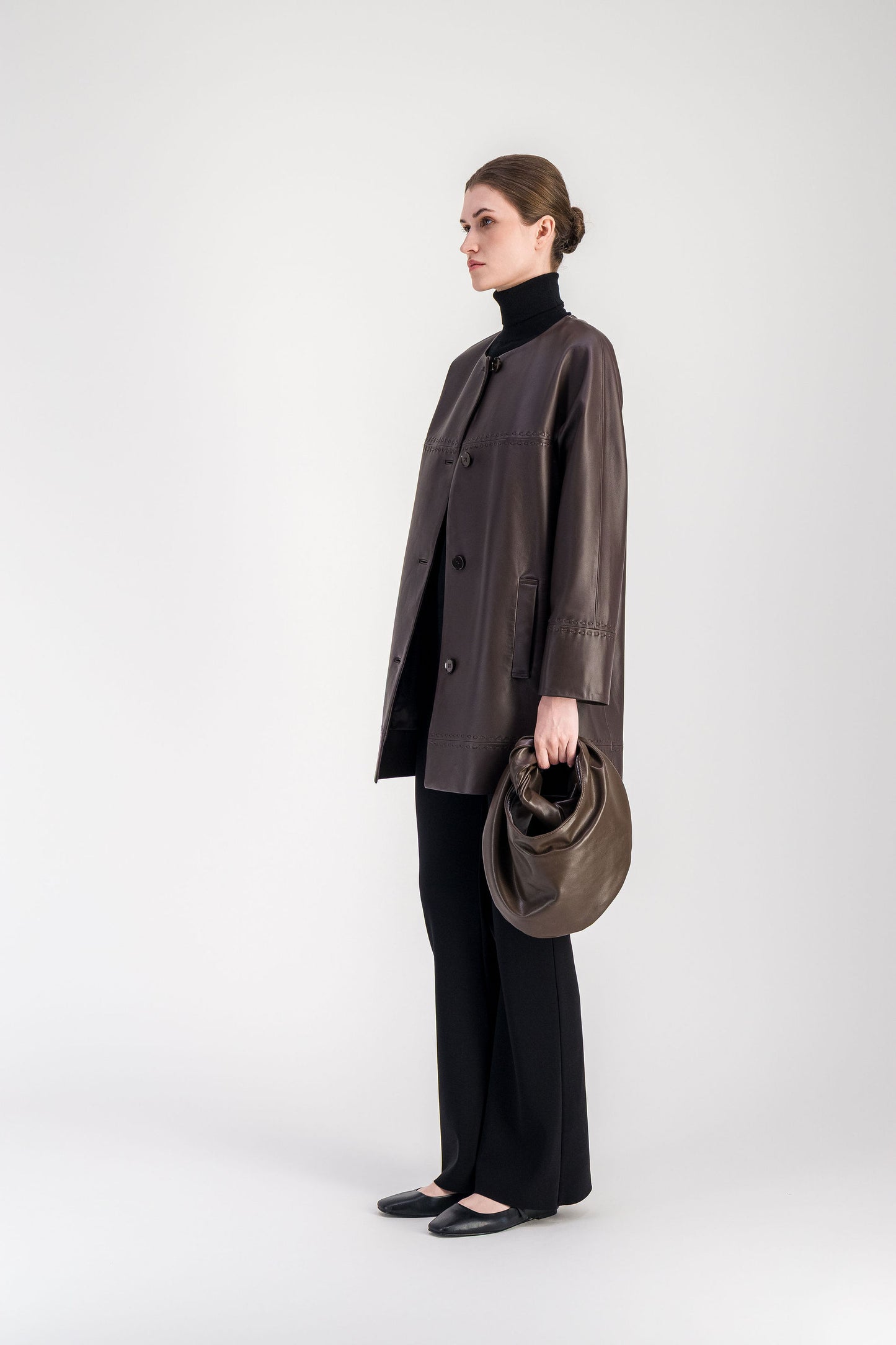 Veste en cuir marron à col rond mi-longue