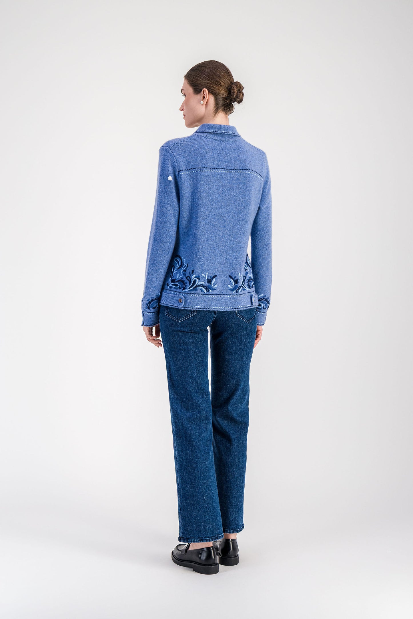 Gilet  droit brodé bleu denim en cachemire