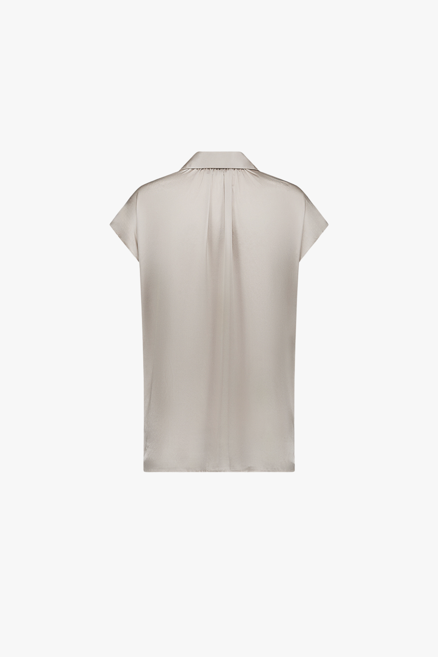 Tunique beton en soie, col chemise et patte de boutonnage à quatre boutons.
