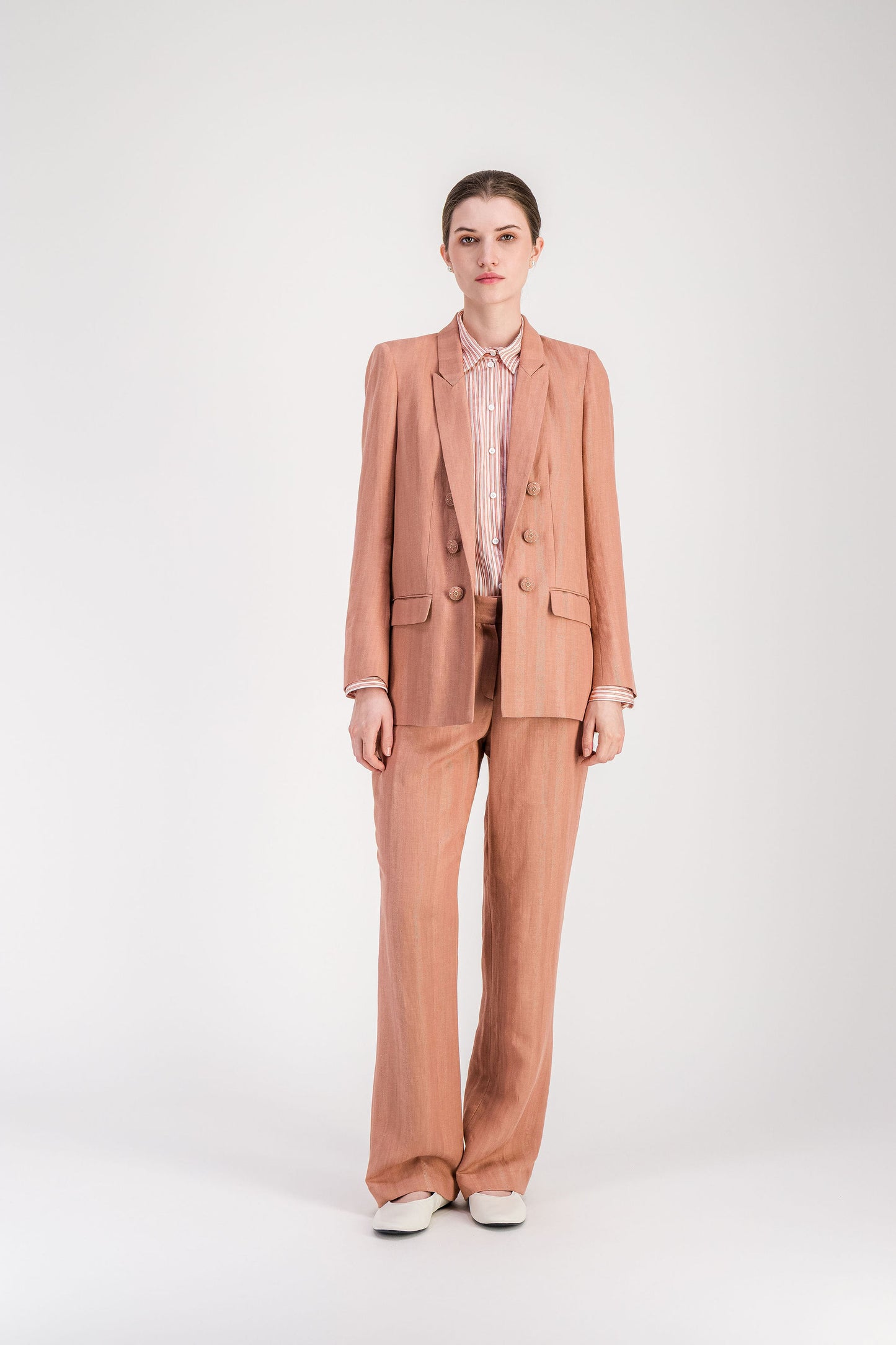 Veste en lin mélangé jaune clair avec fermeture boutonnée et poches à rabat.