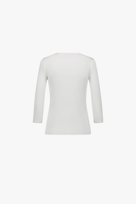 Top en soie blanc cassé à col rond et manches 3/4, coupe ajustée.