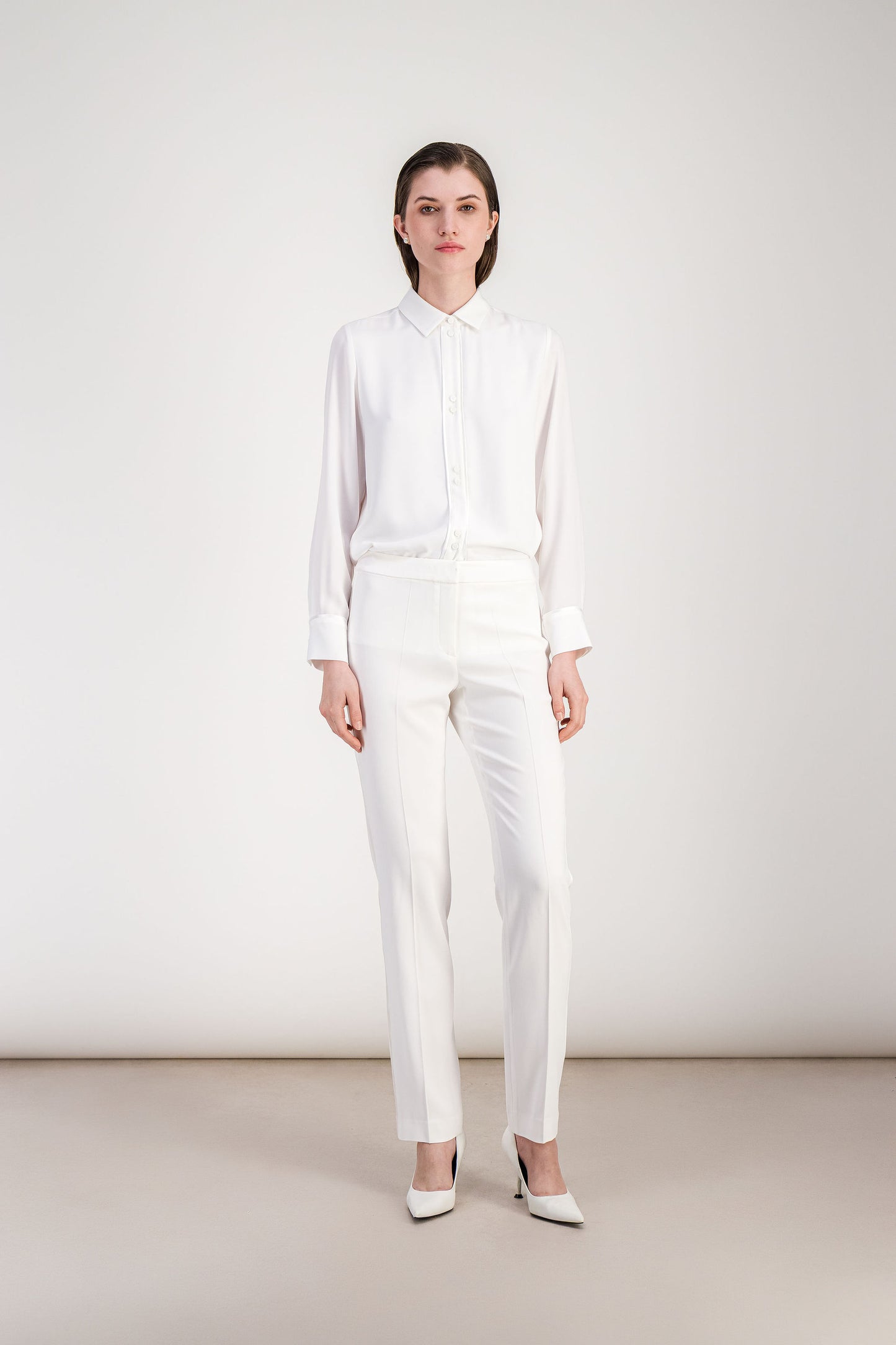 Chemise blanc cassé à ligne arrondie