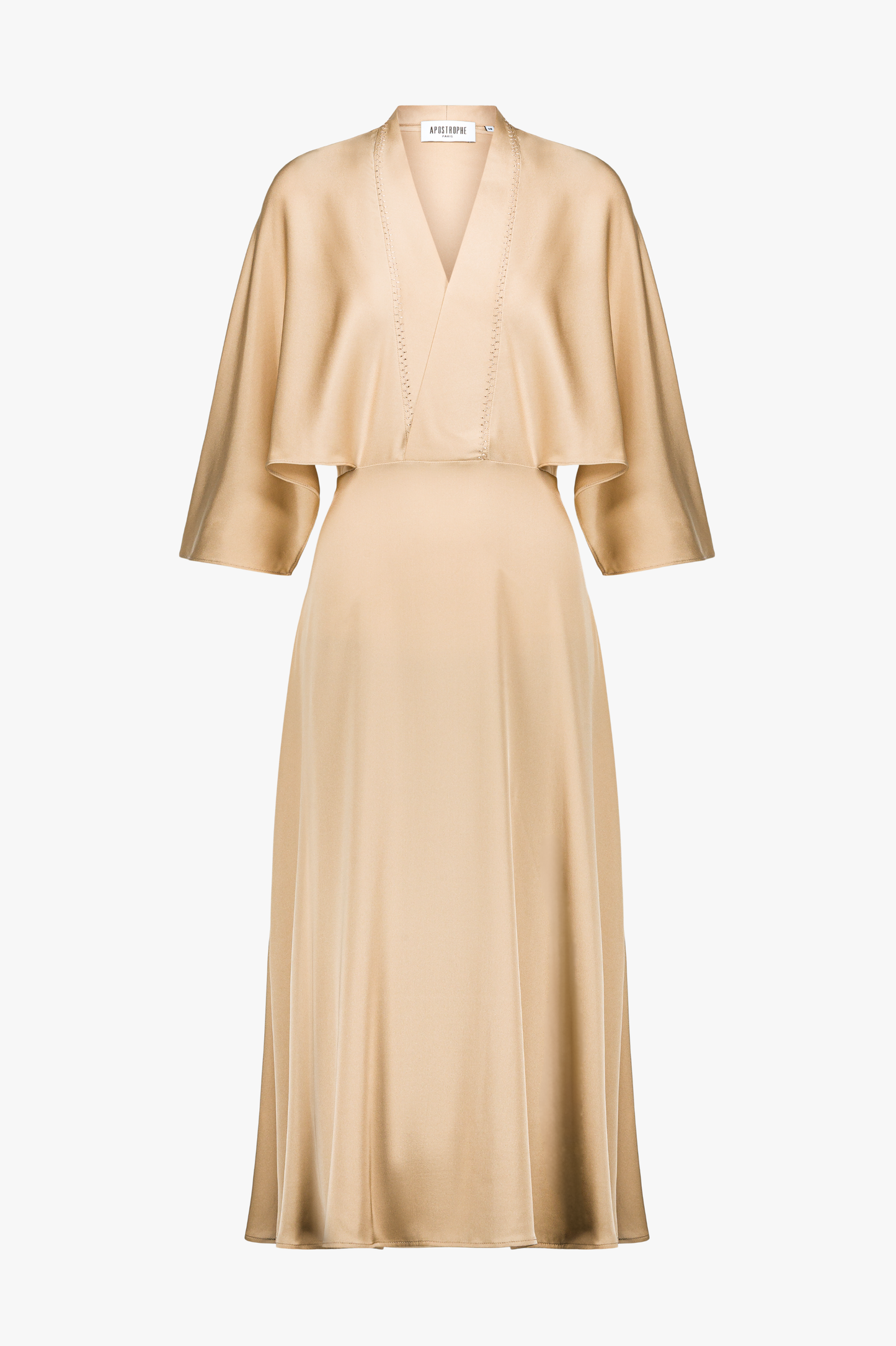 Robe en soie beige moyen à col V drapé, avec manches chauve-souris fluides.
