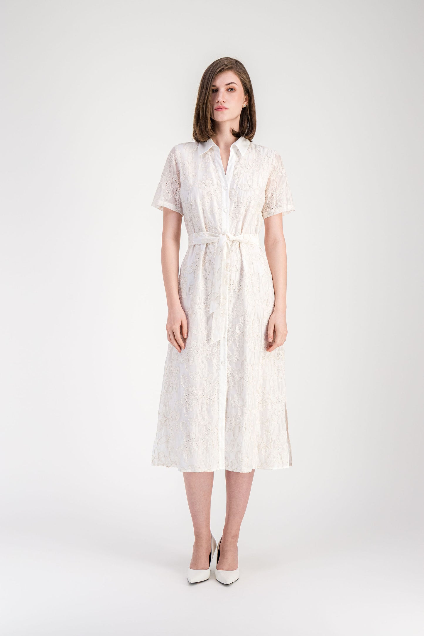 Robe ajustée blanc cassé en dentelle coton