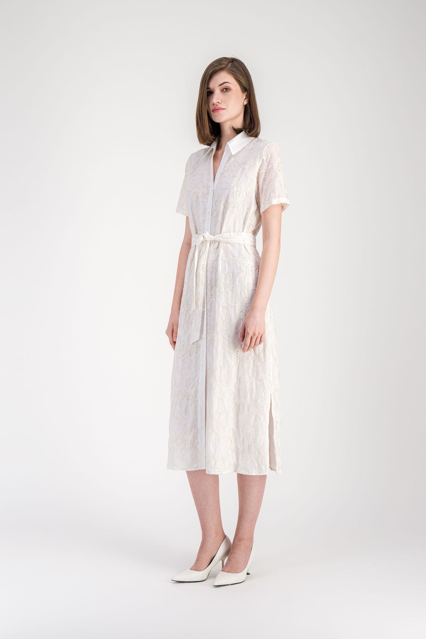 Robe ajustée blanc cassé en dentelle coton