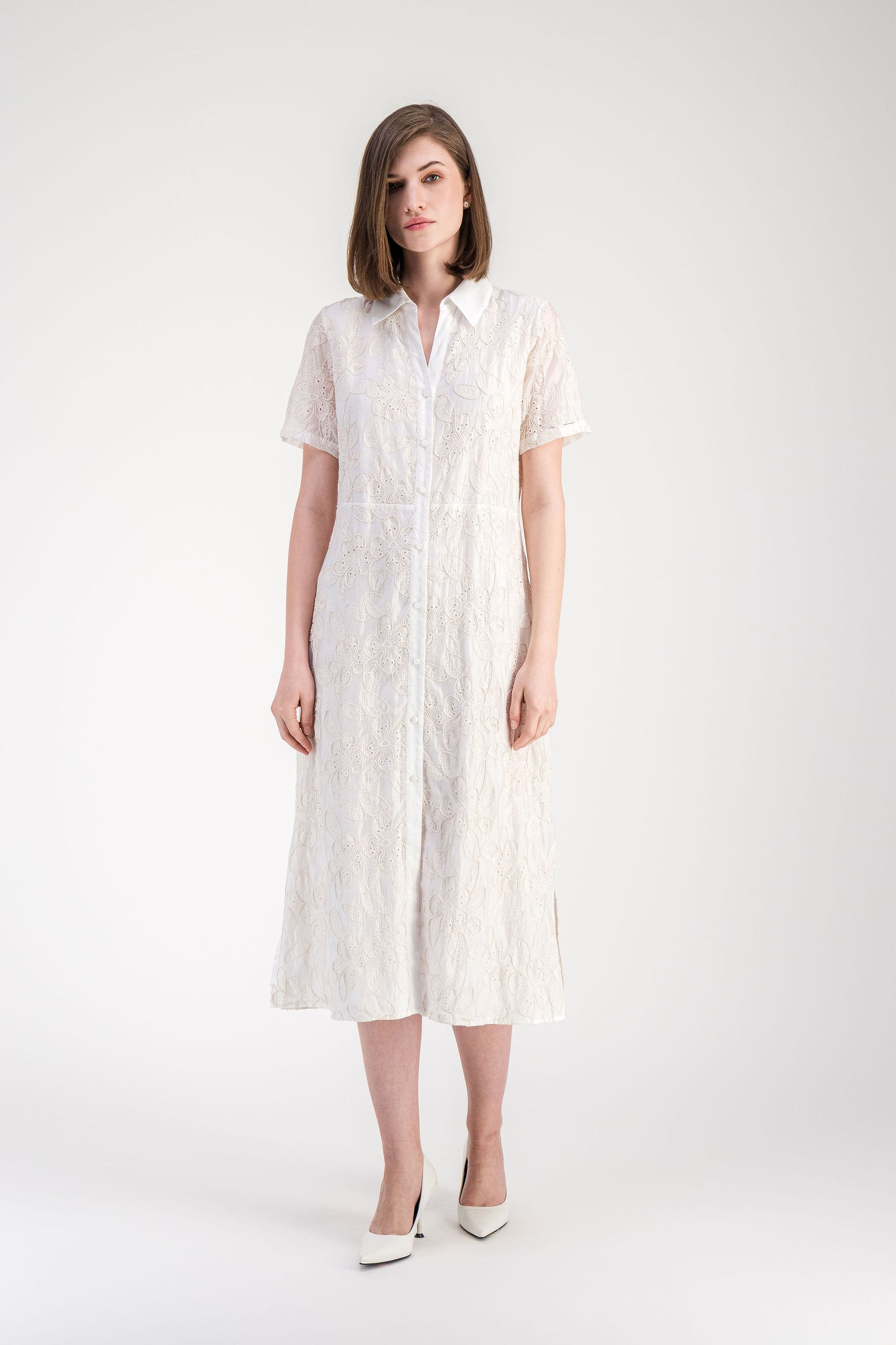 Robe ajustée blanc cassé en dentelle coton