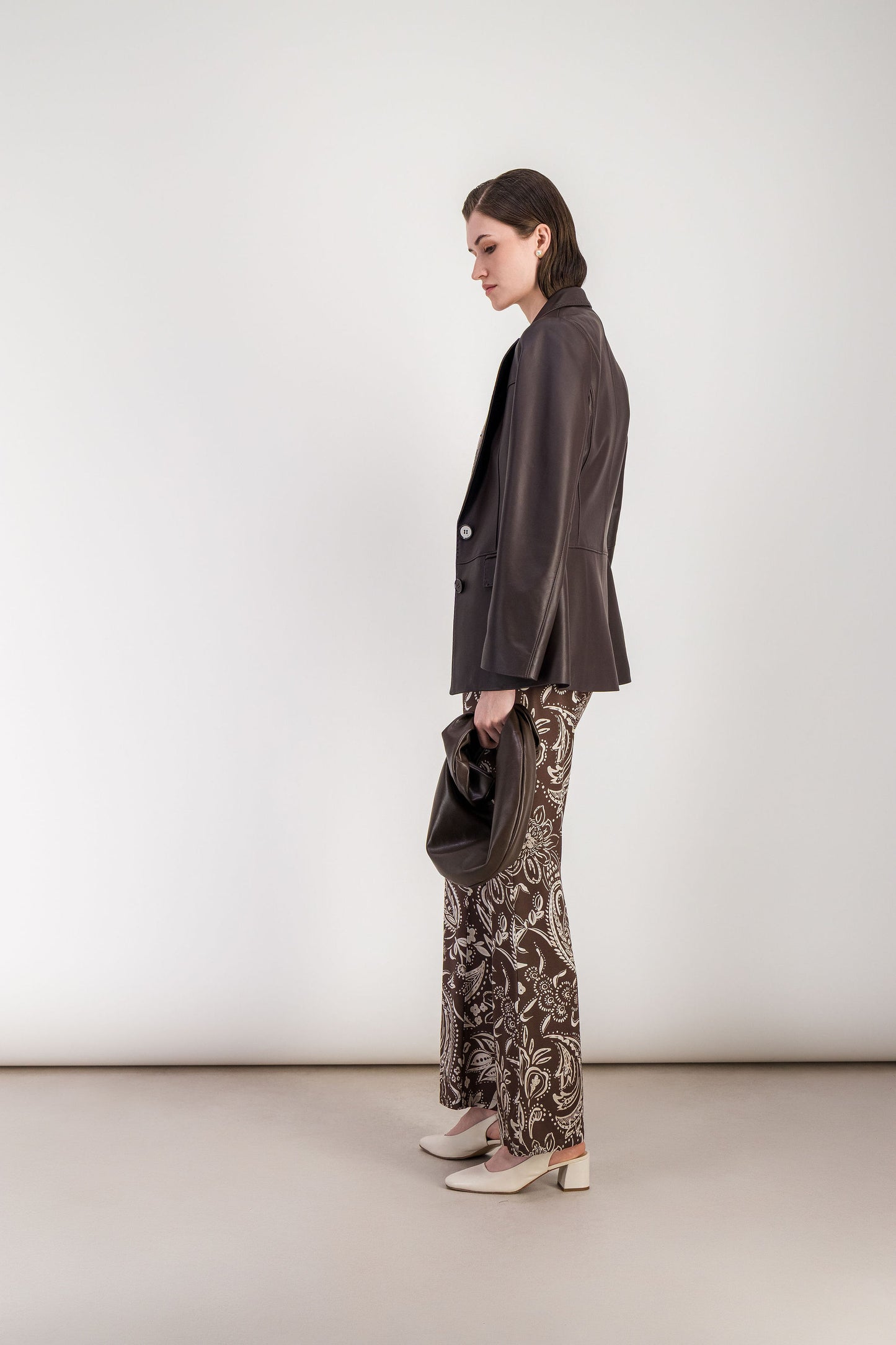 Pantalon imprimée marron glace en soie stretch