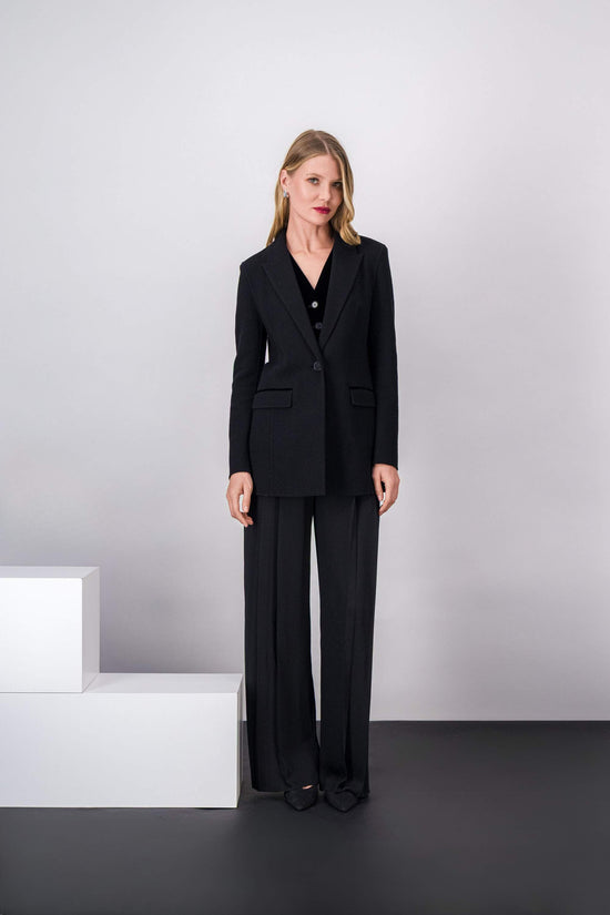 Veste noire en laine, coupe droite mi-longue