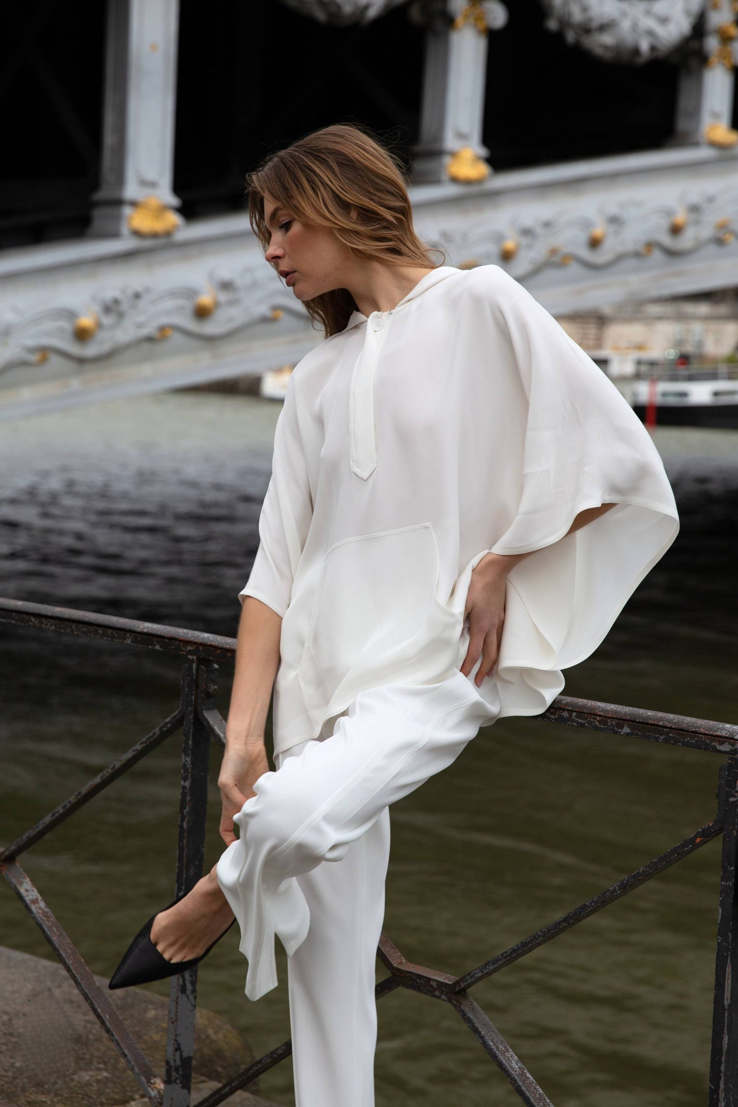 Poncho en soie blanc