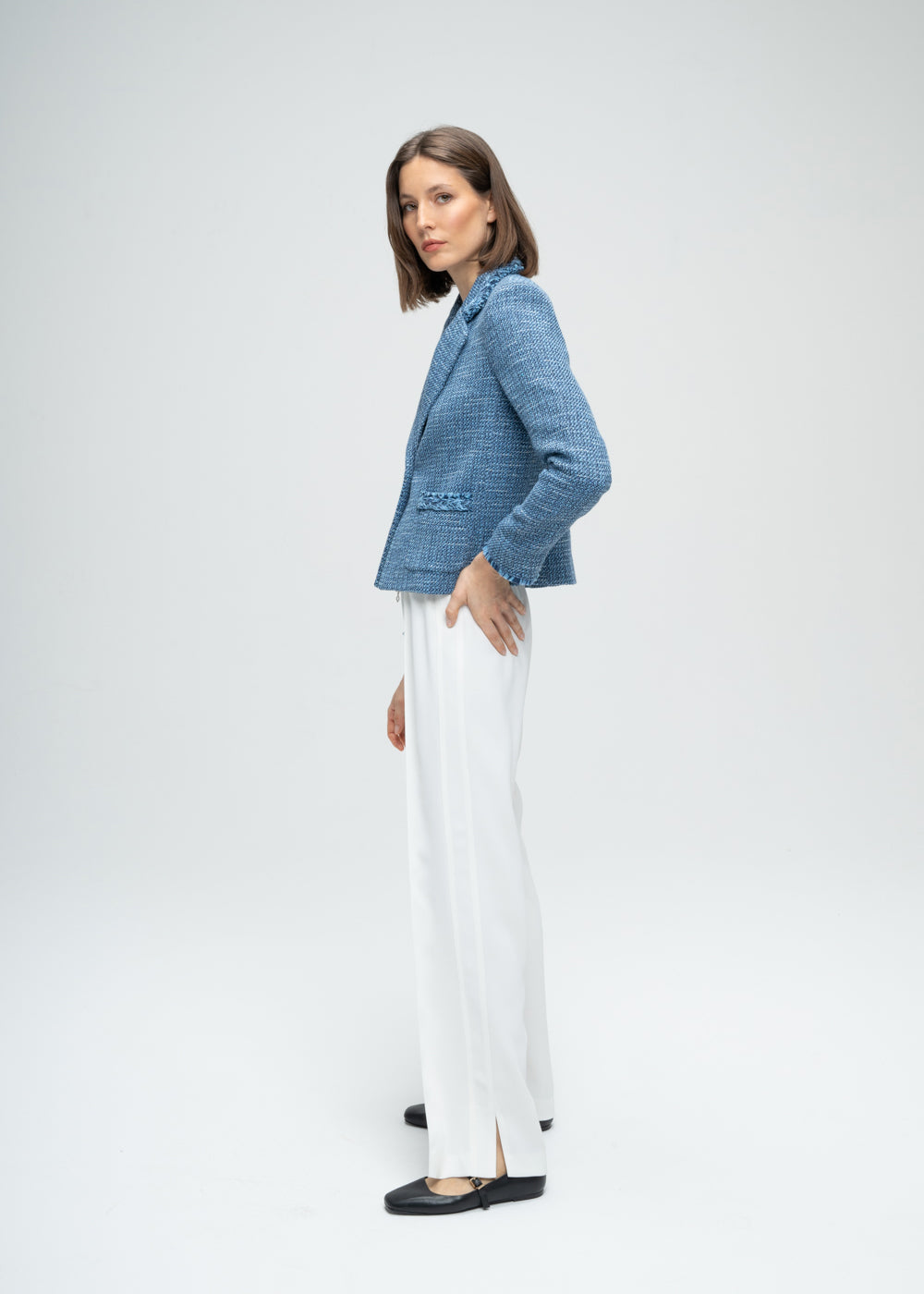 Pantalon blanc large avec bandes latérales effet streetwear et fentes latérales