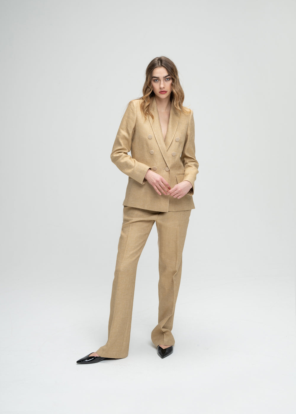Beige fitted double-breasted suit jacket