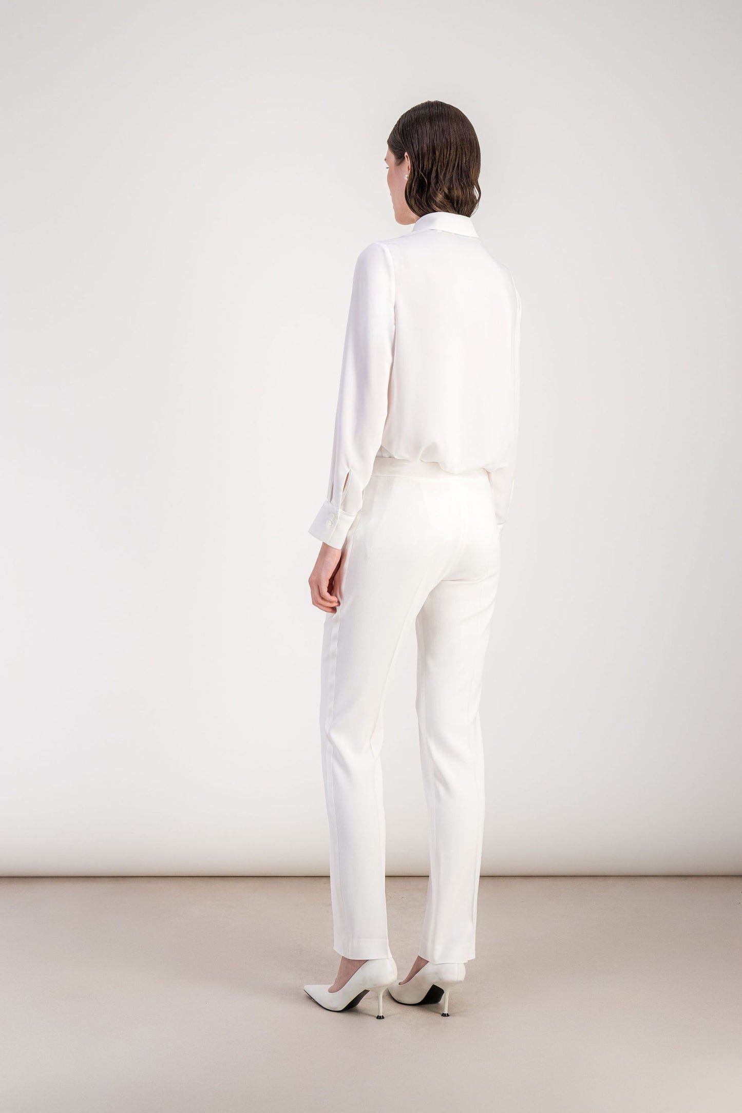 Chemise blanc cassé à ligne arrondie