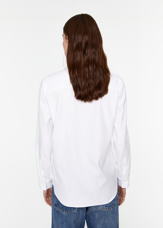 Chemise droite blanche en coton boutonnière apparente et détail monogramme