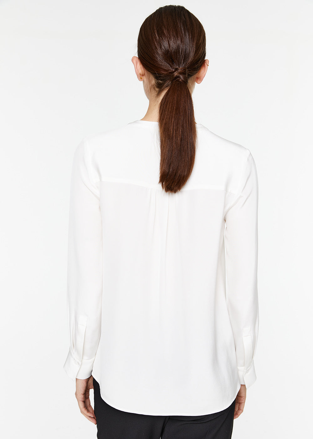 Chemise en soie col officier blanc cassé