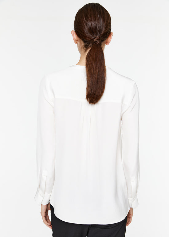 Chemise en soie col officier blanc cassé