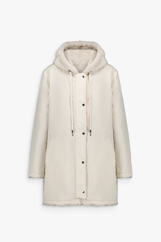 Manteau réversible couleur béton avec fourrure douce, capuche et fermeture pressionnée.