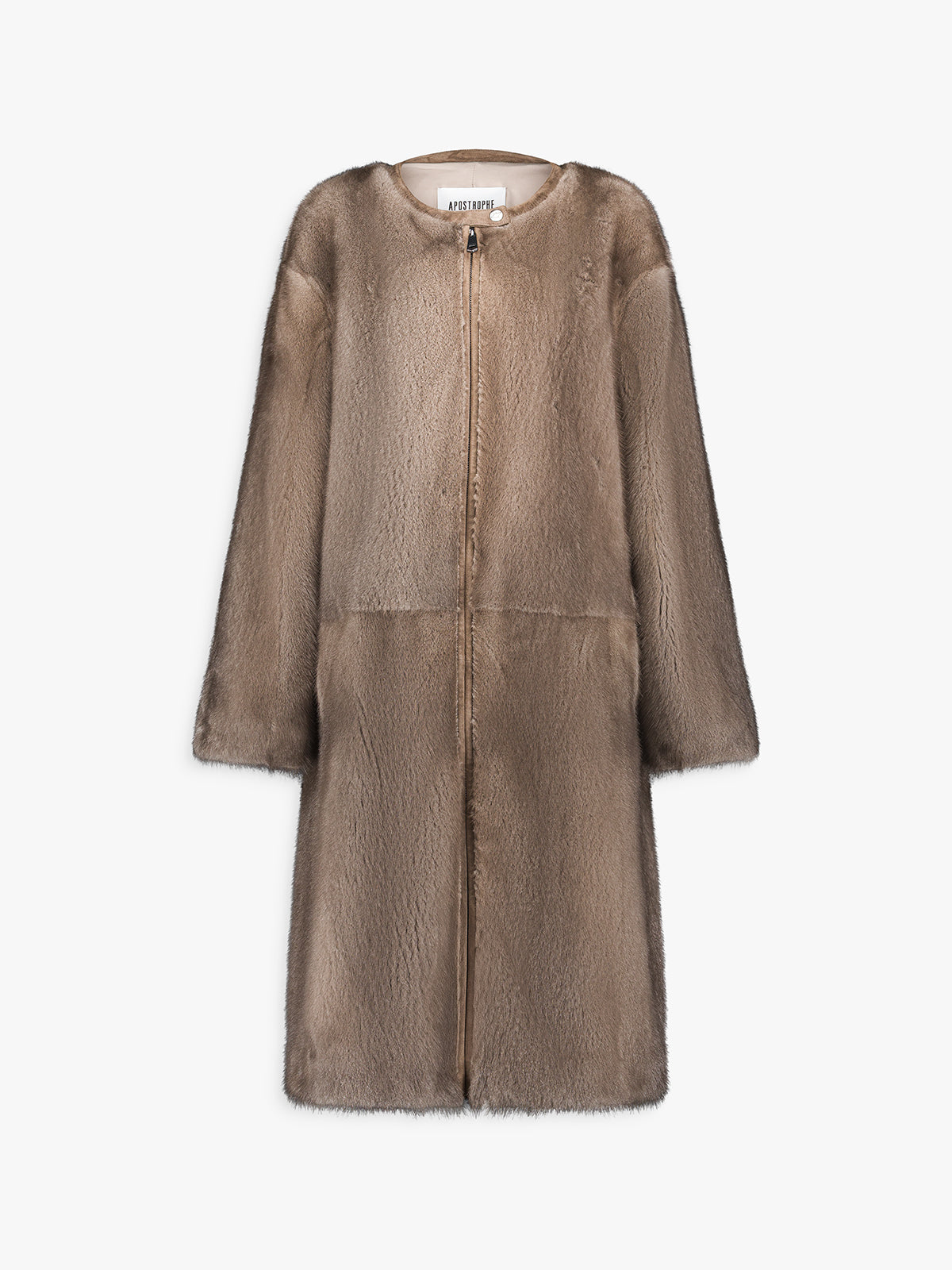 Ample et mi-long, ce manteau en fourrure de vison taupe moyen .