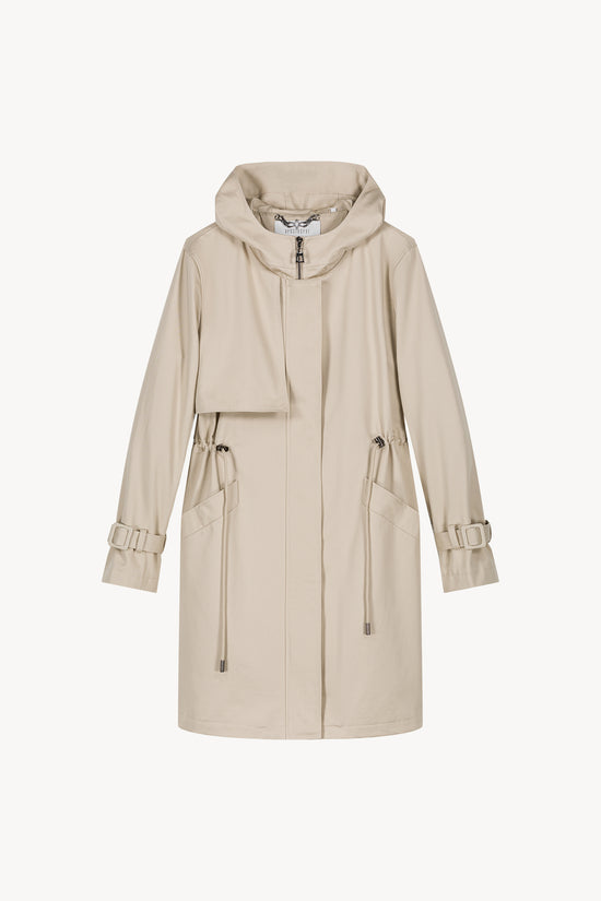 Parka beige mi-longue avec capuche, lien de serrage et embouts bijoux.