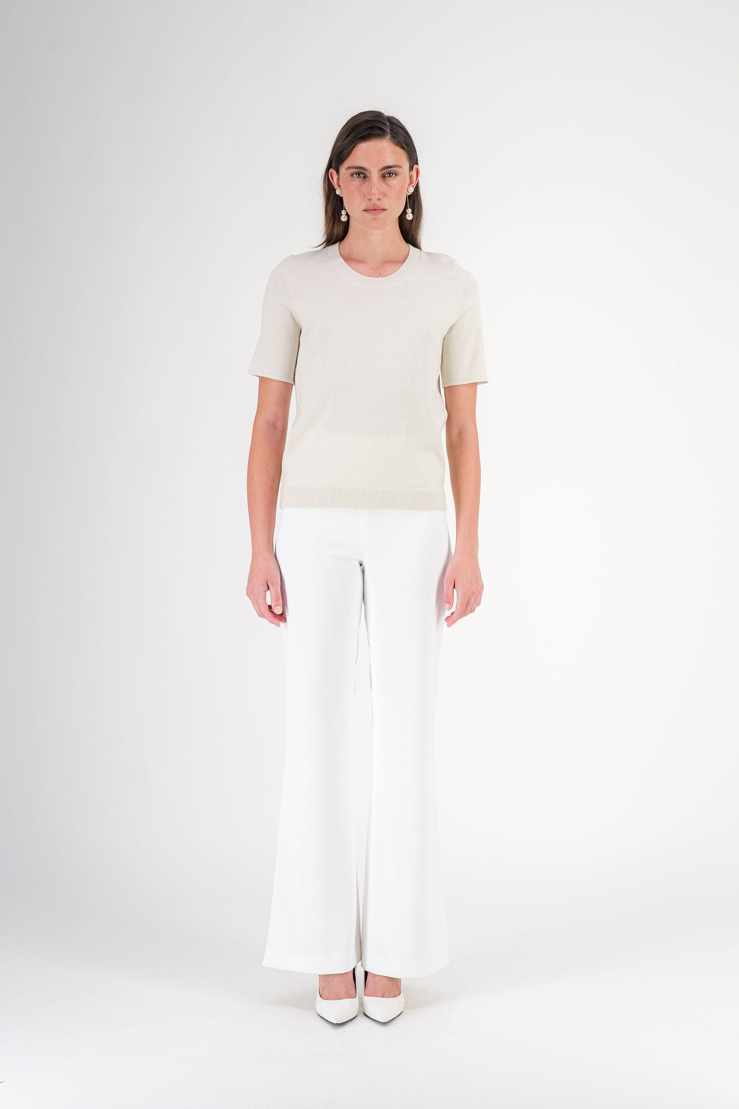 Top droit à col rond en laine mérinos en strass blanc cassé