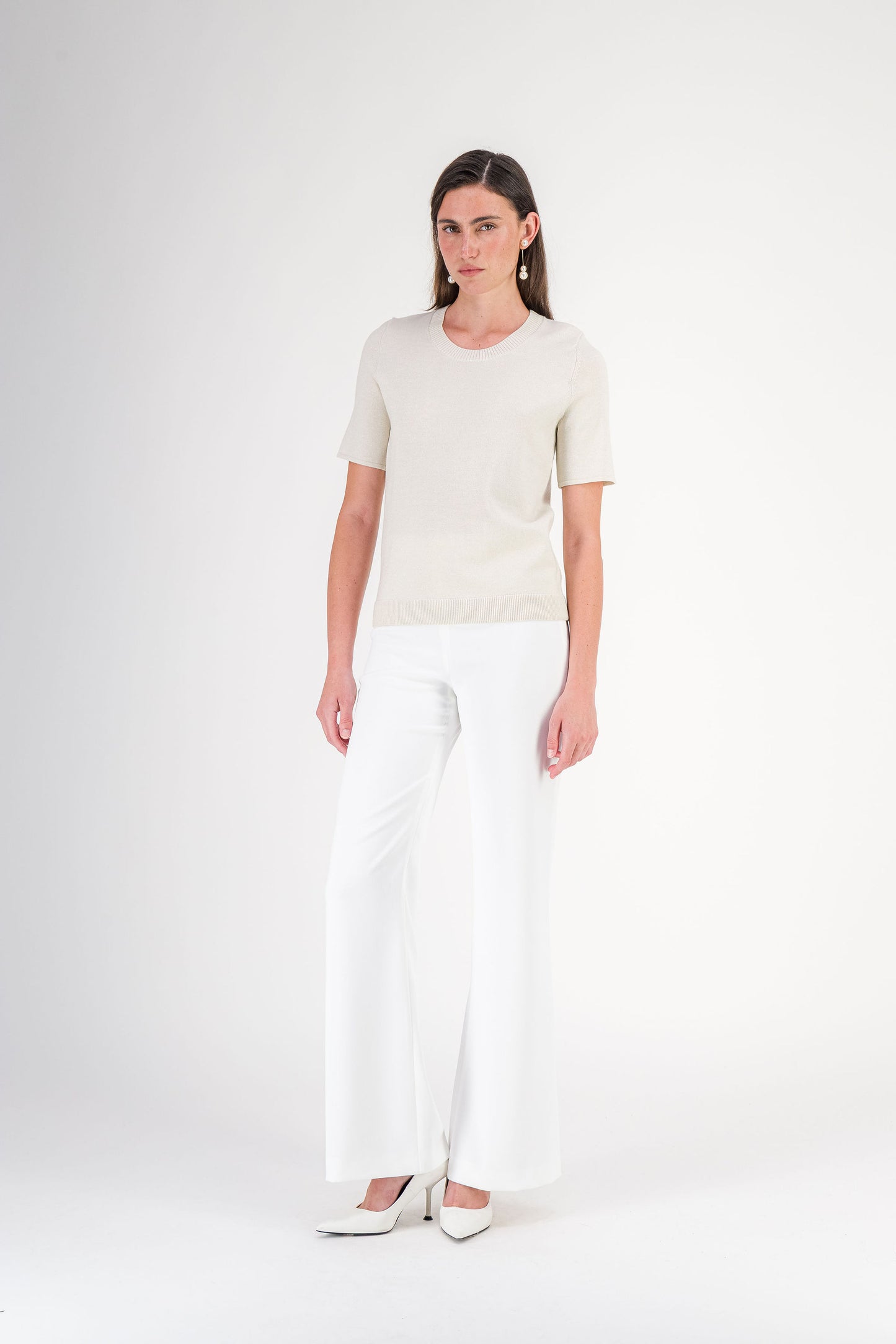 Top droit à col rond en laine mérinos en strass blanc cassé