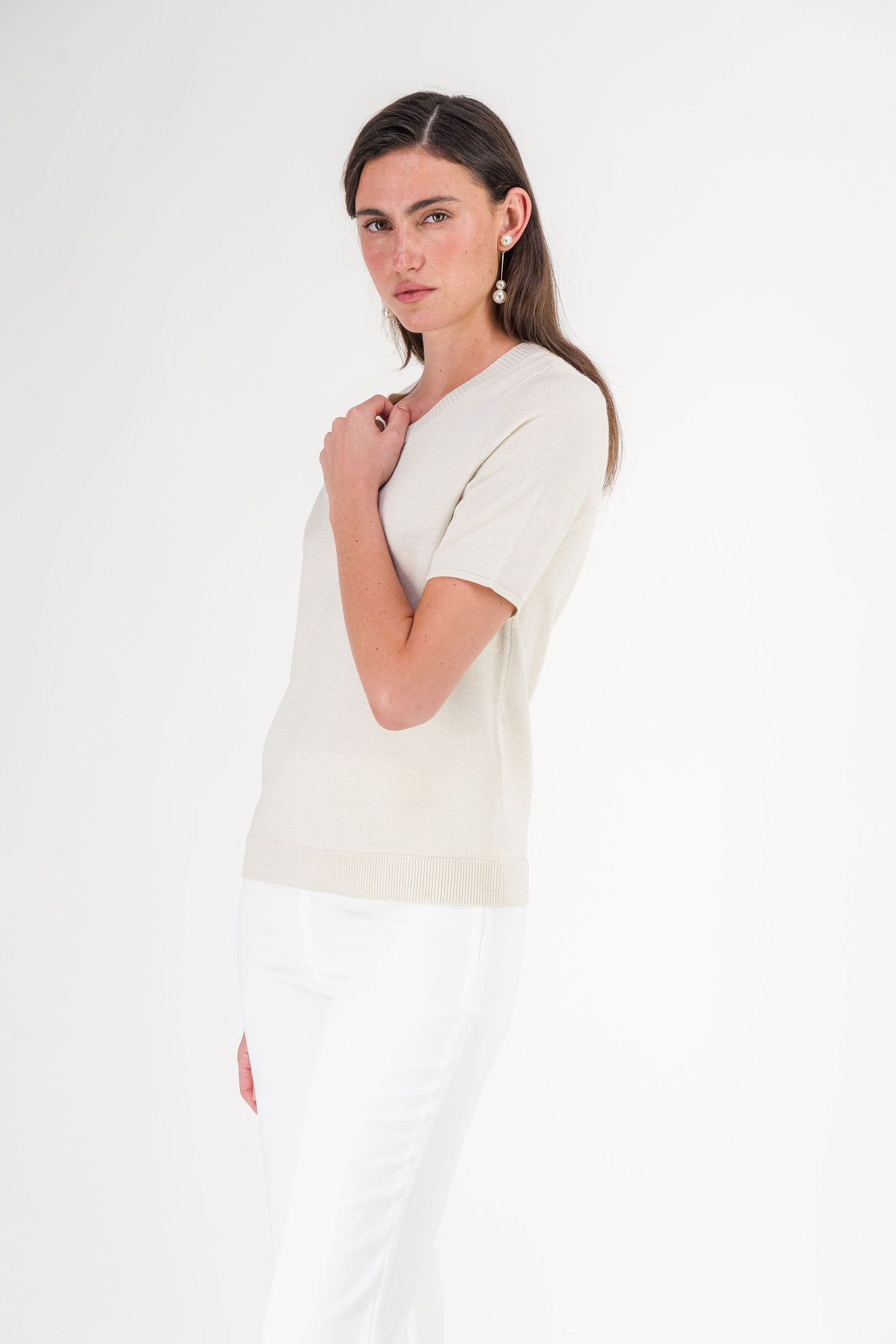 Top droit à col rond en laine mérinos en strass blanc cassé