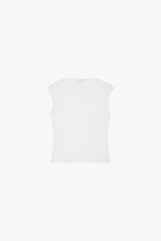 Élégance simple avec ce top blanc cassé à col en V, ses manches courtes et sa coupe fluide.