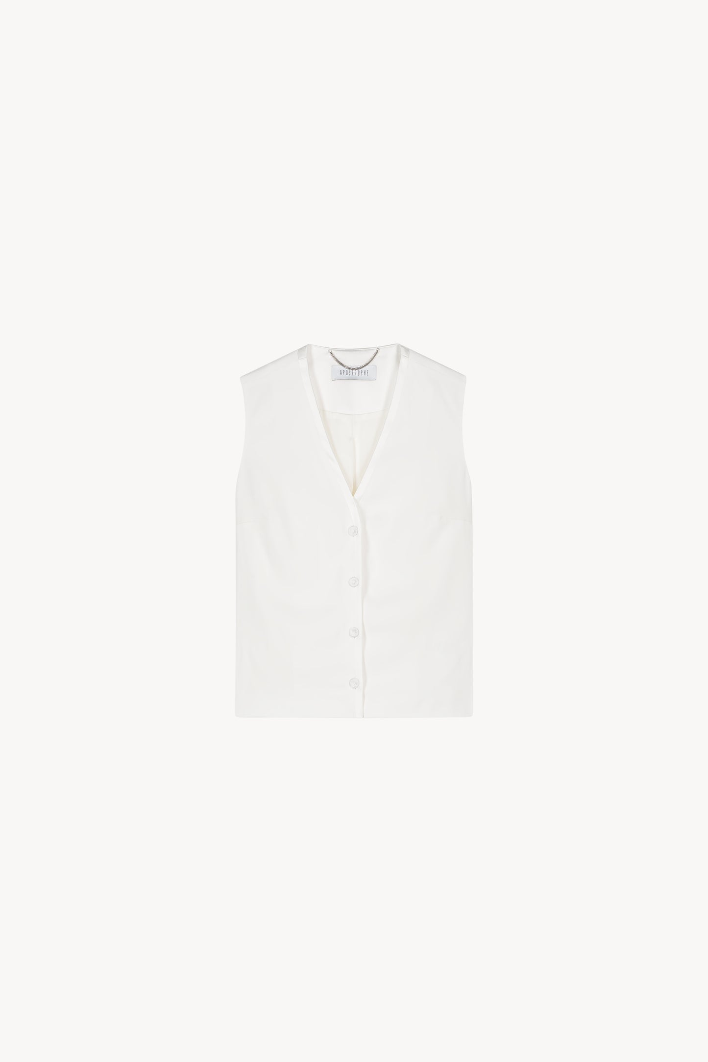 Ce gilet sans manche blanc cassée avec un col en V et ses boutons recouverts .