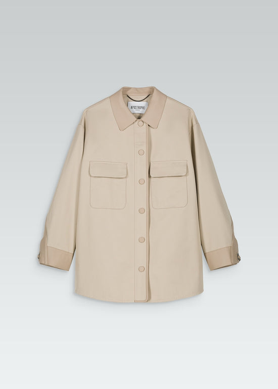 Manteau chemise beige poches à rabat en cuir, boutons recouverts de cuir et détails manches boutons