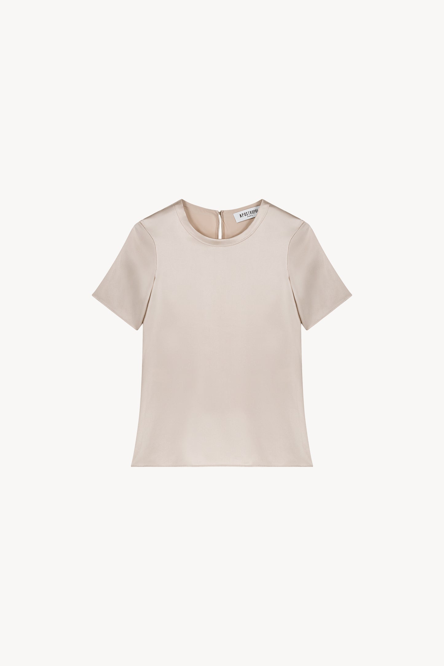 T-shirt en soie or mat, minimaliste et au look élégant, conçu pour sublimer votre style sans effort. Doté d’un col rond, de manches courtes, d’une fermeture à bouton dans le dos et d’une forme goutte avec bouton recouvert, il allie sophistication et simplicité.