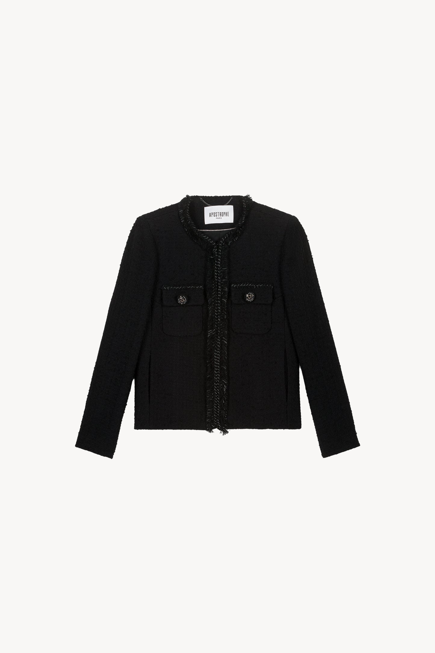 Veste en tweed noir ornée de manches longues, une encolure ronde ainsi que deux poches plaquées. Celle-ci est boutonnée par de jolis boutons en perles pour une allure sophistiquée.