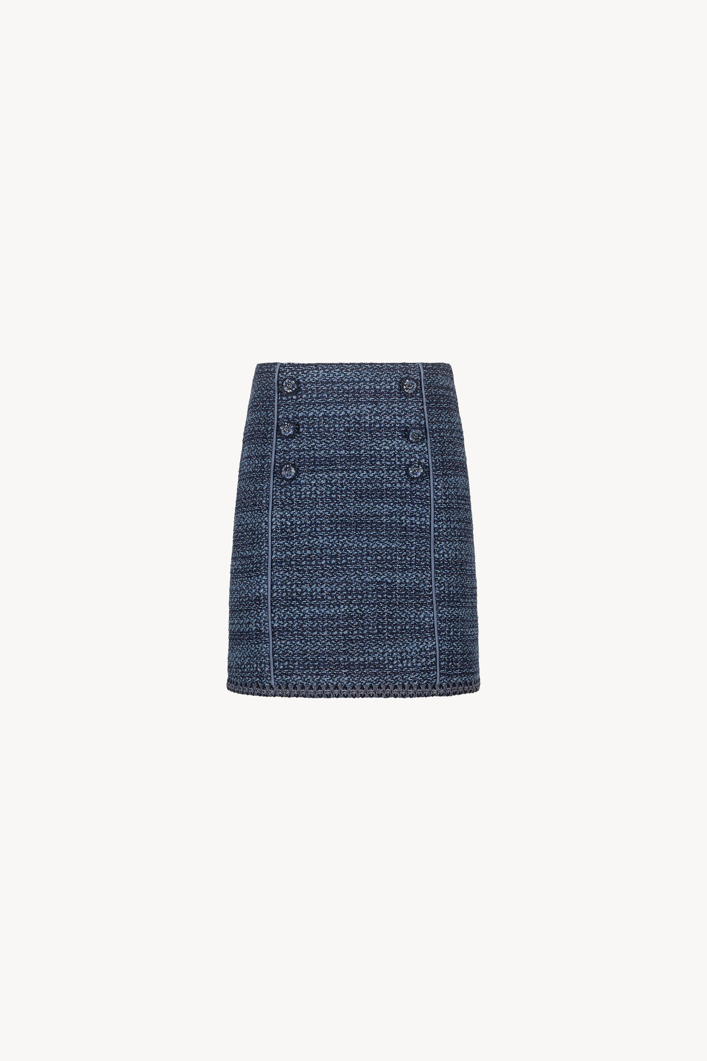 Tweed bleu denim cette jupe allie modernité et raffinement avec son piping en daim et ses boutons brodés.