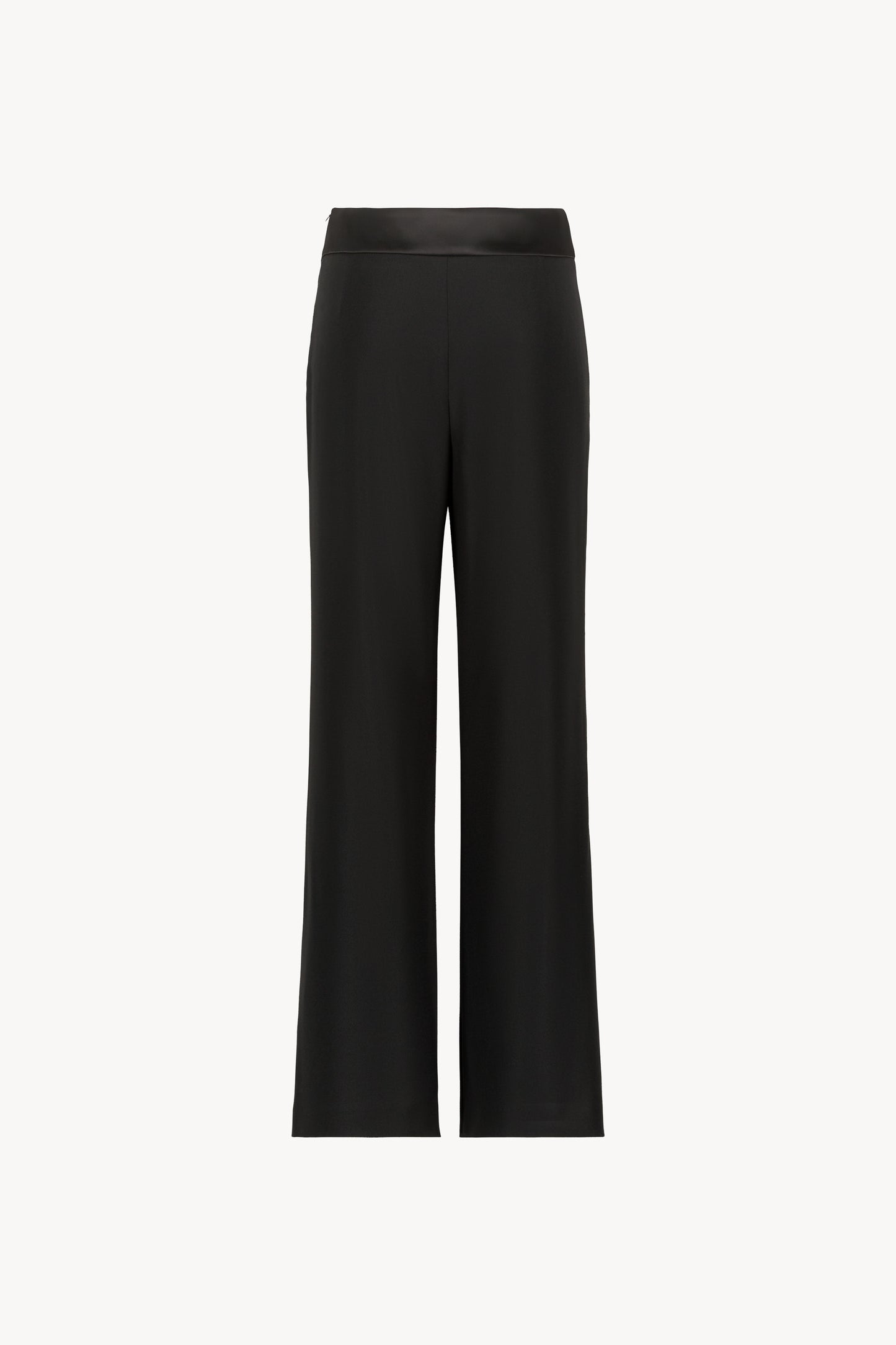 Élégant et moderne, ce pantalon évasé noir se distingue par ses détails satinés. 