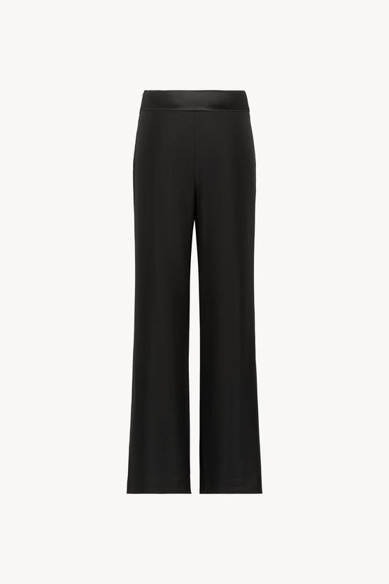 Élégant et moderne, ce pantalon évasé noir se distingue par ses détails satinés. 